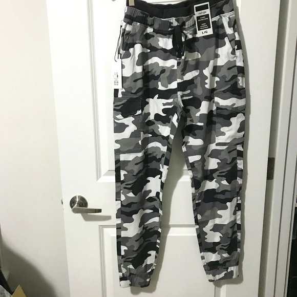 refuge Pants - Refuge Camo Classic High Rise Cargo Pants